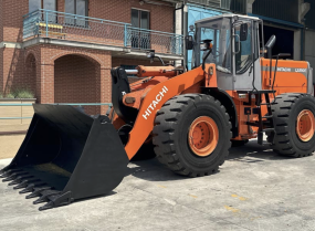 Hitachi LX210E